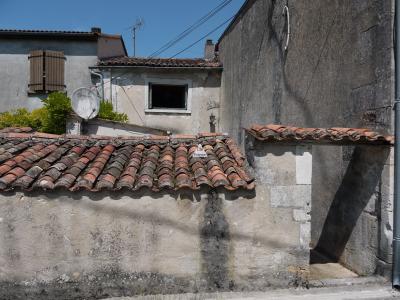 Maison à Renover Avec Grand Garage Et Atelier