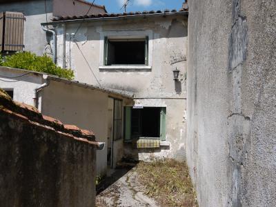 Maison à Renover Avec Grand Garage Et Atelier