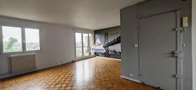 Appartement F4 Au 3eme Etage 64 M²