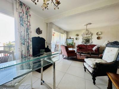 Hyeres  Grand Appartement Traversant Avec Terrasses Et Garage
