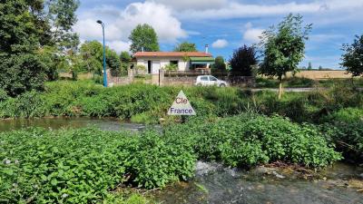 Environnement Exceptionnel Pour Ce Charmant Plain-pied