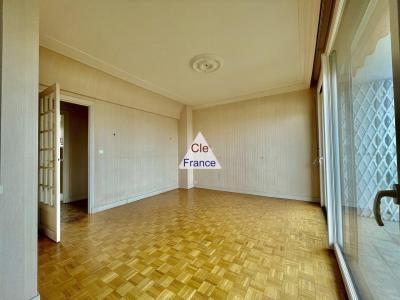 Appartement 117 M2, 3 Chambres, Balcon, Garage Et Cave, Proche Metro Et Commerces, Au Calme Vue Dega