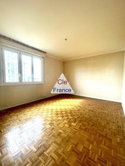 Appartement 117 M2, 3 Chambres, Balcon, Garage Et Cave, Proche Metro Et Commerces, Au Calme Vue Dega