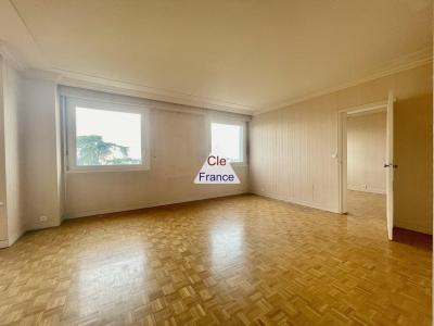 Appartement 117 M2, 3 Chambres, Balcon, Garage Et Cave, Proche Metro Et Commerces, Au Calme Vue Dega