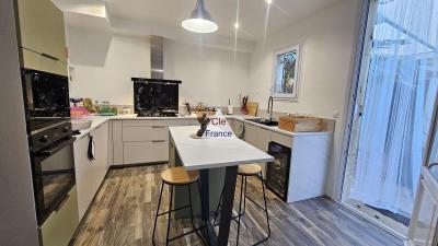 Maison D\'habitation De 221m² Au Coeur De St Andre De Cubzac