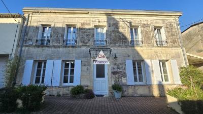 Maison D\'habitation De 221m² Au Coeur De St Andre De Cubzac