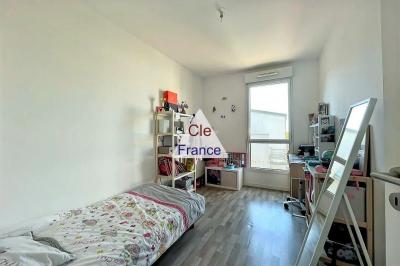 Appartement Recent De 2014- T3 De 66,73 M2 Avec 2 Chambres, Salon Lumineux Et Balcon Ouest, Place Pa