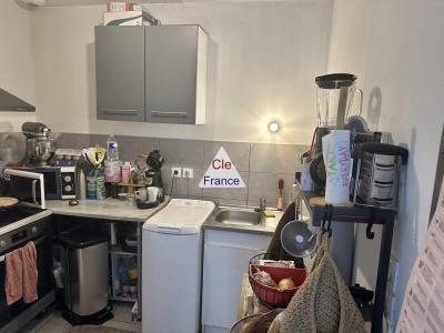 Dans Douvres La Delivrande, 52 M2 Renoves, Avec 2 Ch En Rdj