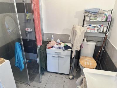 Dans Douvres La Delivrande, 52 M2 Renoves, Avec 2 Ch En Rdj