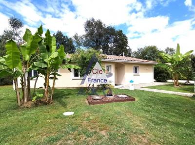 Maison T5 De 105.25m² De Plain-pied Avec Jardin Sur Terrain Clos De 1054m²