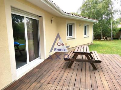 Maison T5 De 105.25m² De Plain-pied Avec Jardin Sur Terrain Clos De 1054m²