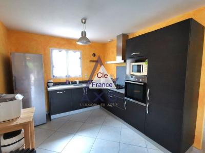 Maison T5 De 105.25m² De Plain-pied Avec Jardin Sur Terrain Clos De 1054m²