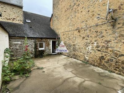 Maison De Bourg Avec Petite Cour