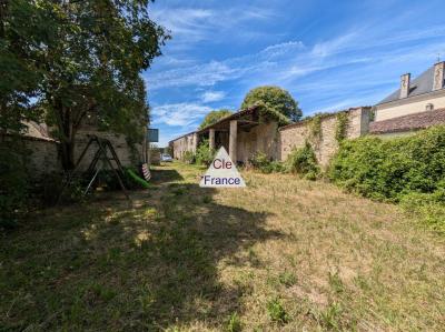 Grande Longere Et Une Grange à Renover Avec Terrain Constructible