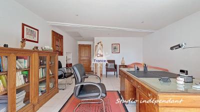 Spacieuse Fermette 3 Chambres + Studio à Vendre à Villemandeur 45700