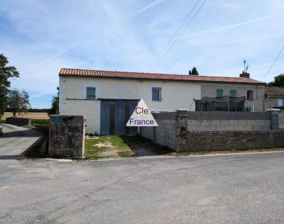 A 4 Km D\'aulnay, Jolie Maison Charentaise Avec Jardin Et Grande Dependance