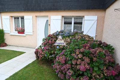 Maison Contemporaine, Familiale Avec Ses 4 Chambres (5eme Possible), Garage Et Jardin Au Calme 