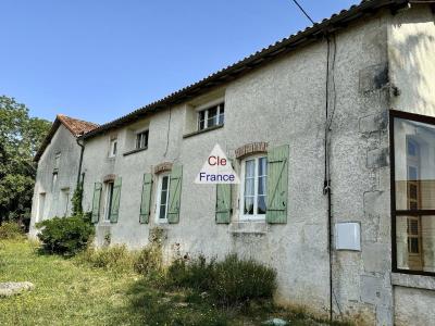 Nanteuil En Vallee, Beau Corps De Ferme