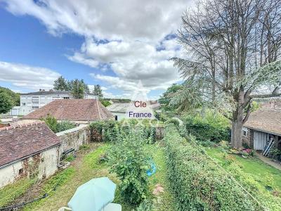 Maison Mitoyenne De Centre Bourg à La Ferte-vidame : Une Opportunite à Saisir