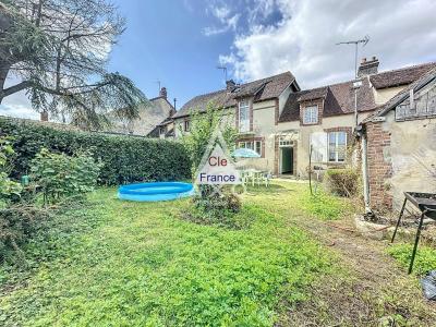 Maison Mitoyenne De Centre Bourg à La Ferte-vidame : Une Opportunite à Saisir