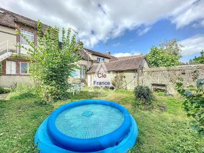 Maison Mitoyenne De Centre Bourg à La Ferte-vidame : Une Opportunite à Saisir