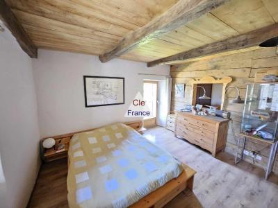 Chamoux-sur-gelon (73390) : Maison De Village De 102 M² Avec Annexes