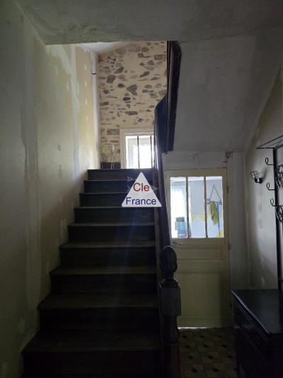 Maison De Maître à Renover Avec Dependance Et Vaste Terrain Dans Une Commune Dynamique.