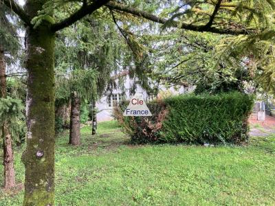 Merignac Proche Bourg. Ensemble Immobilier Comprenant Un Ancien Restaurant Et Dependances à Faire Ou