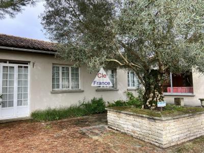 Merignac Proche Bourg. Ensemble Immobilier Comprenant Un Ancien Restaurant Et Dependances à Faire Ou