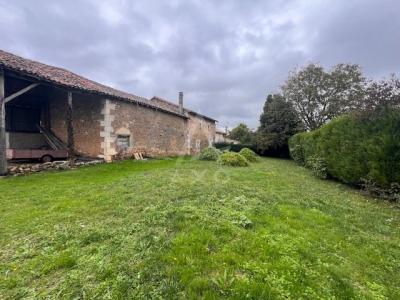 Sauzay Vaussais - Maison A Renover Avec Grange