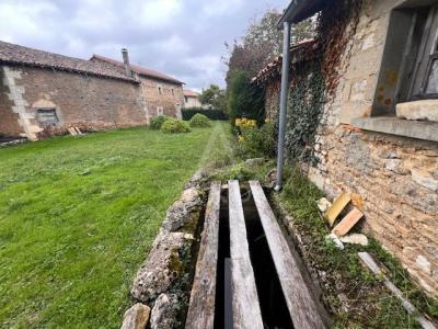 Sauzay Vaussais - Maison A Renover Avec Grange