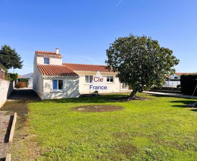 Charmante Maison à Brem Sur Mer  à 2 Km Des Plages Sauvages Et à 450 Metres Des Commerces Locaux !