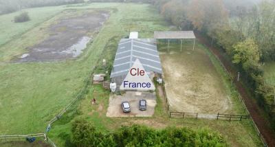 Ecurie Sur 5 Hectares Dans La Vallee D\'auge