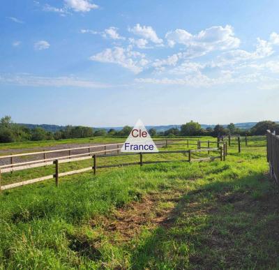 Ecurie Sur 5 Hectares Dans La Vallee D\'auge