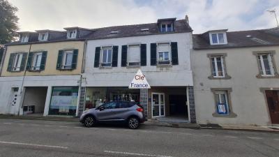 Opportunite D\'investissement Au Cur De Crozon : Local Commercial De 200 M²