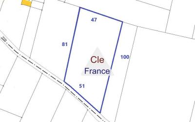 Terrain Constructible De 4104 M² à Nastringues