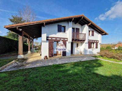 Arroussets : Maison Traditionnelle Basque Sur Une Parcelle De 1 000 M²