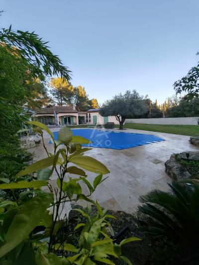 Villa 140m², 4 Chambres, Terrain 2530m² Avec Piscine