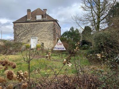 Beaucoup De Charme Pour Cette Maison Et Son Jardin Clos