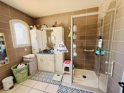 Vente à Terme Occupee  Appartement 3 Pieces 88 M² Avec Terrasse Et Parking à Saint-raphael