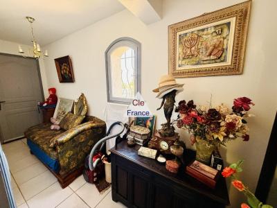 Vente à Terme Occupee  Appartement 3 Pieces 88 M² Avec Terrasse Et Parking à Saint-raphael