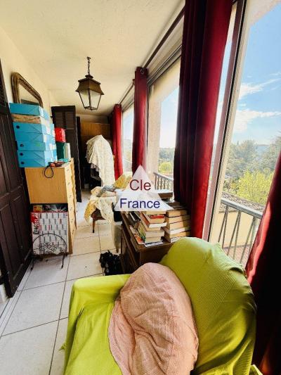 Vente à Terme Occupee  Appartement 3 Pieces 88 M² Avec Terrasse Et Parking à Saint-raphael