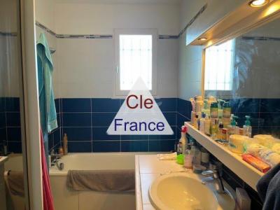 Villa R+1 137 M² + Chalet 20m² Sur 900m² De Terrain Clos Proche Centre