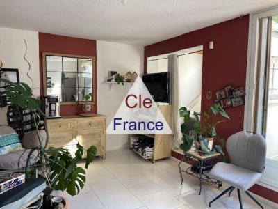 Villa R+1 137 M² + Chalet 20m² Sur 900m² De Terrain Clos Proche Centre