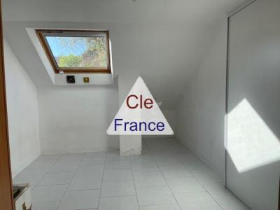 Villa R+1 137 M² + Chalet 20m² Sur 900m² De Terrain Clos Proche Centre