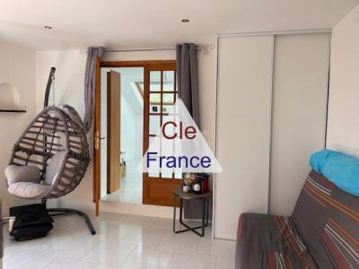 Villa R+1 137 M² + Chalet 20m² Sur 900m² De Terrain Clos Proche Centre