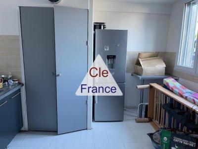 Villa R+1 137 M² + Chalet 20m² Sur 900m² De Terrain Clos Proche Centre