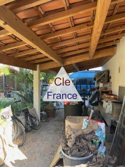 Villa R+1 137 M² + Chalet 20m² Sur 900m² De Terrain Clos Proche Centre