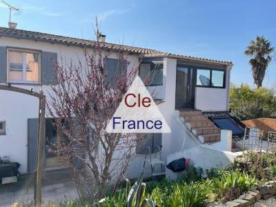 Villa R+1 137 M² + Chalet 20m² Sur 900m² De Terrain Clos Proche Centre