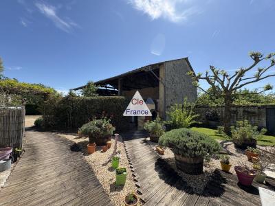 Fleurac. Tres Jolie Maison Charentaise Avec Dependance Et Piscine. Terrain 5350m²